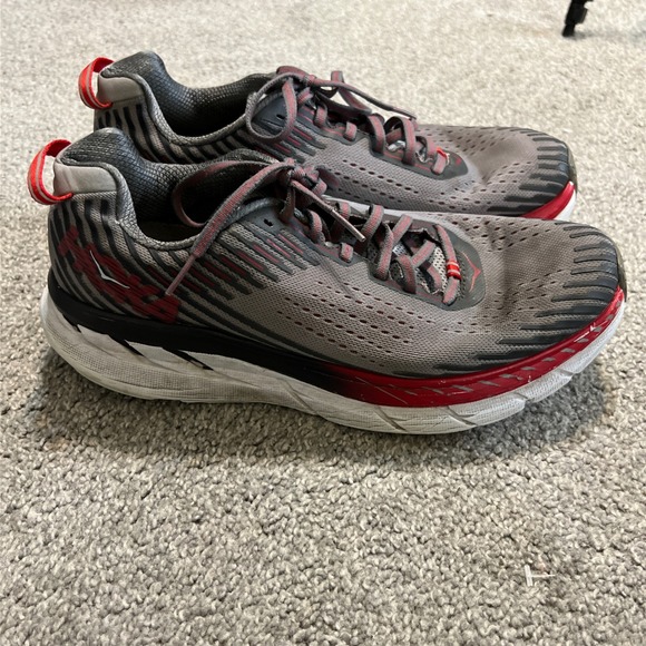 Hoka One One Rincon 1 Running Shoes Mens 8.5 Grey Red Striped Sneakers comfort